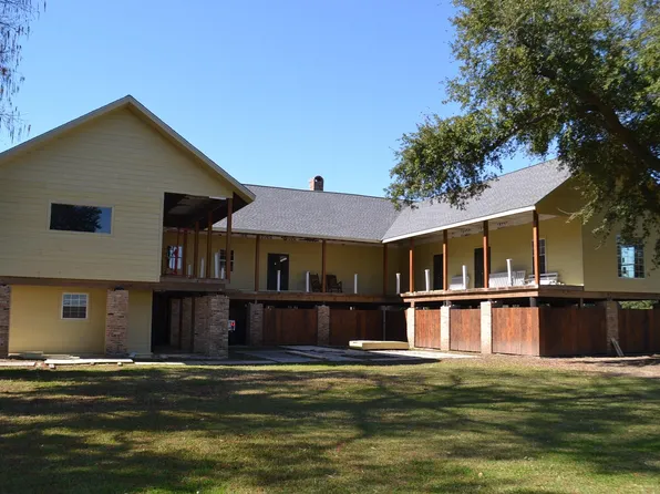 129 Summers St, Golden Meadow, LA 70357