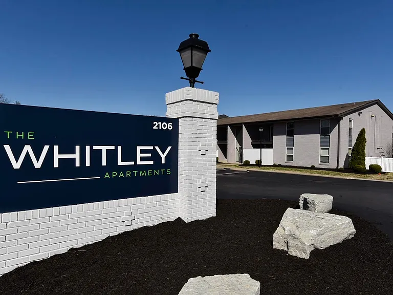 Whitley — Photo 32