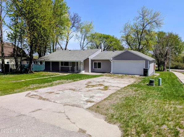 307 Cornell Ave, Big Stone City, SD 57216