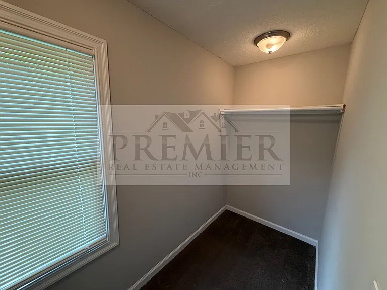 504 Westwood Dr — Photo 13