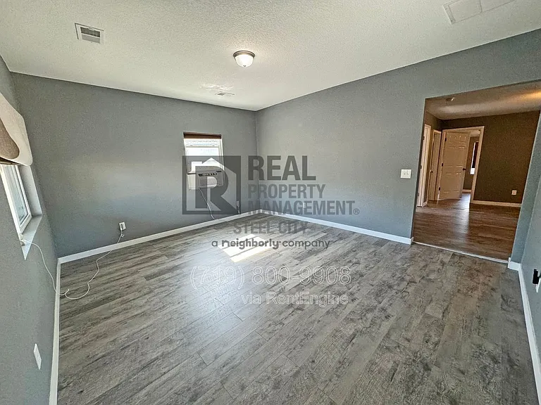 1012 W 11th St — Photo 5