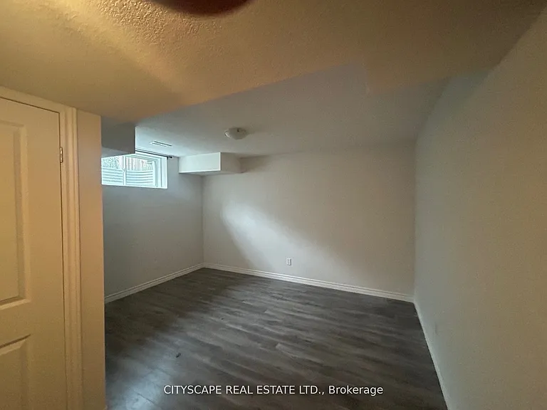 10.5 Dufferin St #16 — Photo 5