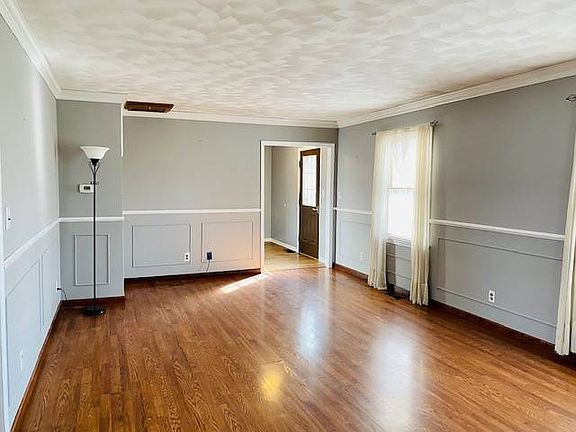 4th image of 504 E Highland Ave