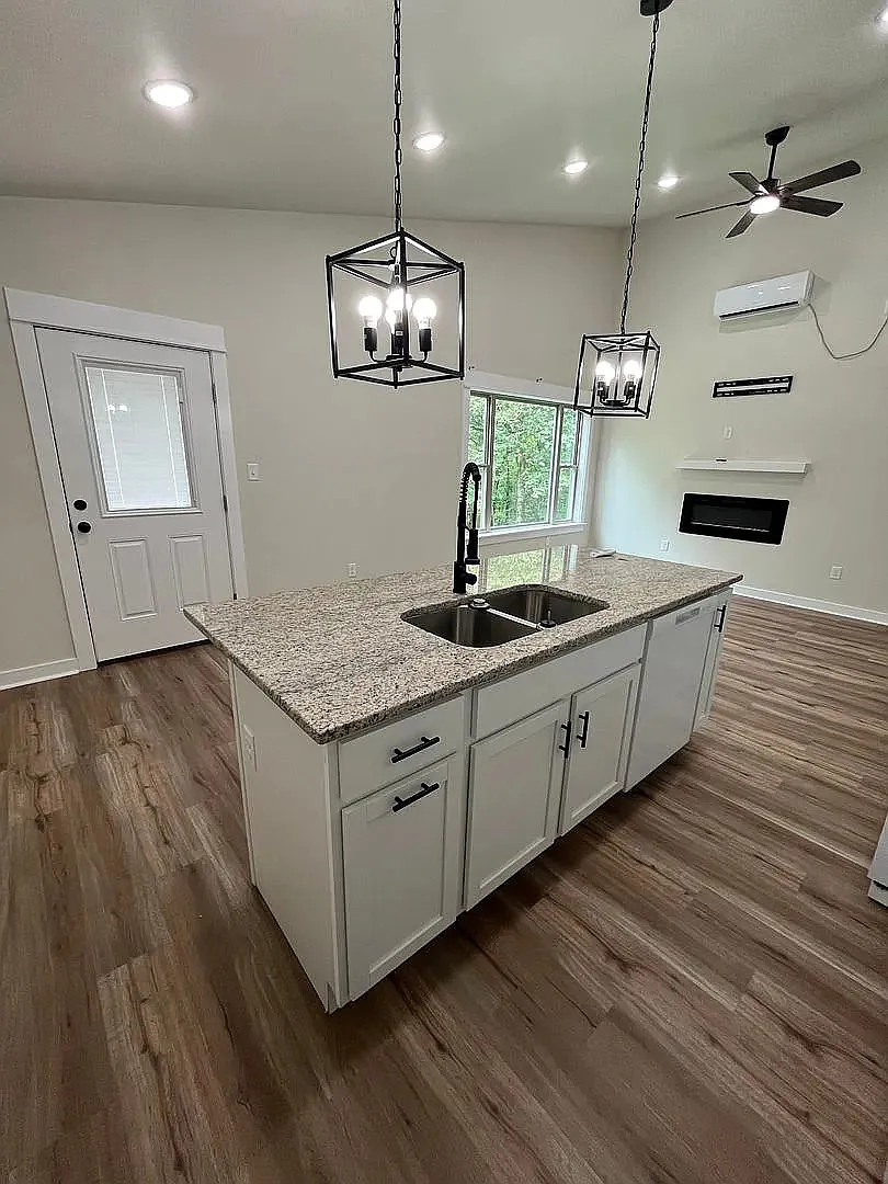2 bed, 1000 sqft, $1,345 — Photo 3