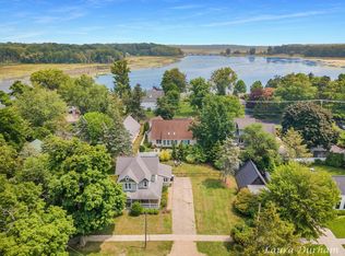 157 N Main St, Douglas, MI 49406