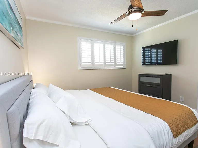 1311 Rodman St — Photo 12