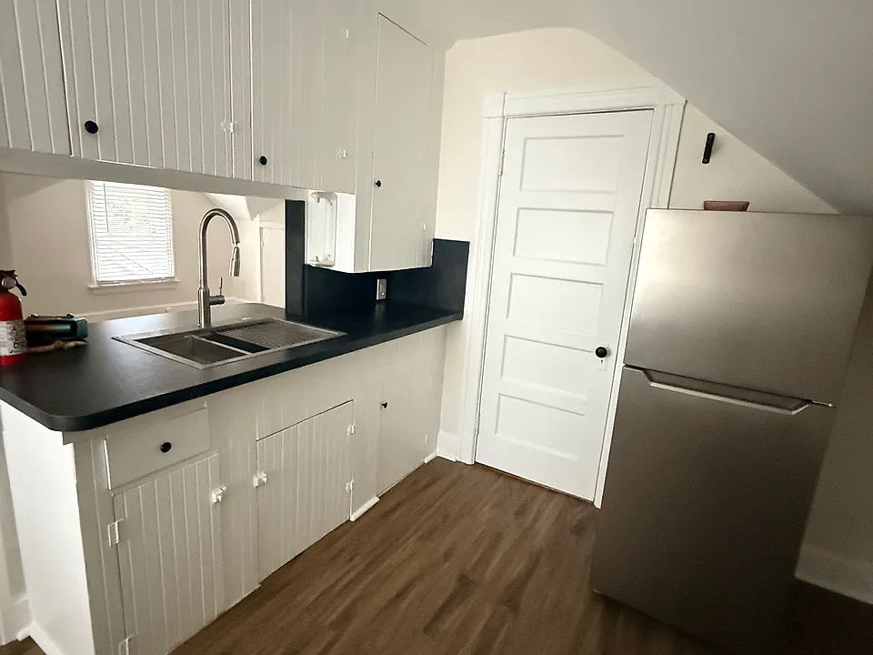 33 Colonial Ave #3