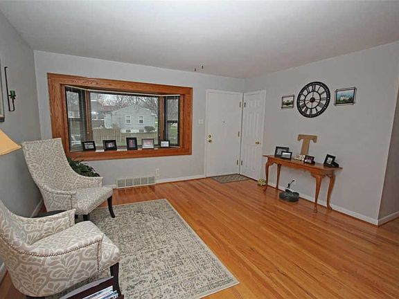 3rd image of 10201 Pickwick Dr