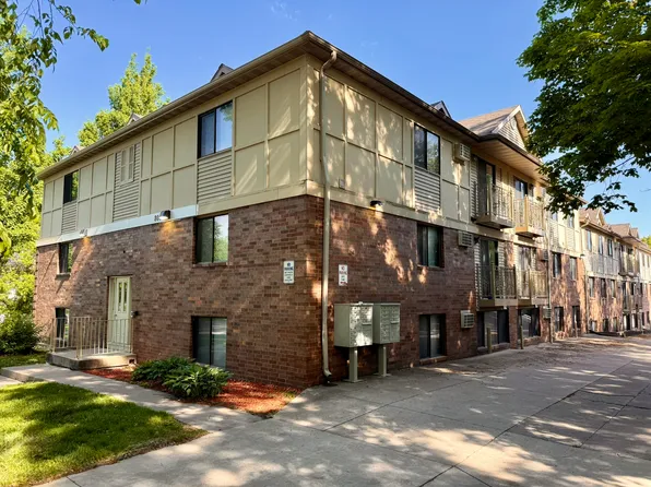 806 E College St, Iowa City, IA