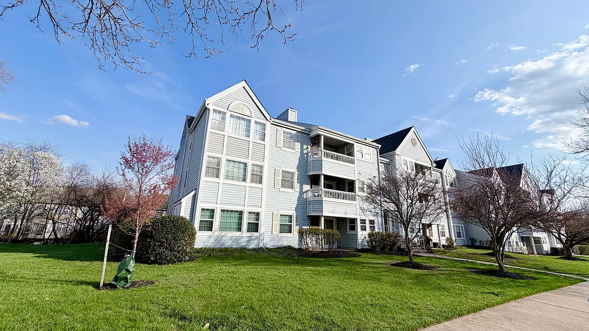 Building Photo - 8397 Montgomery Run Rd #H