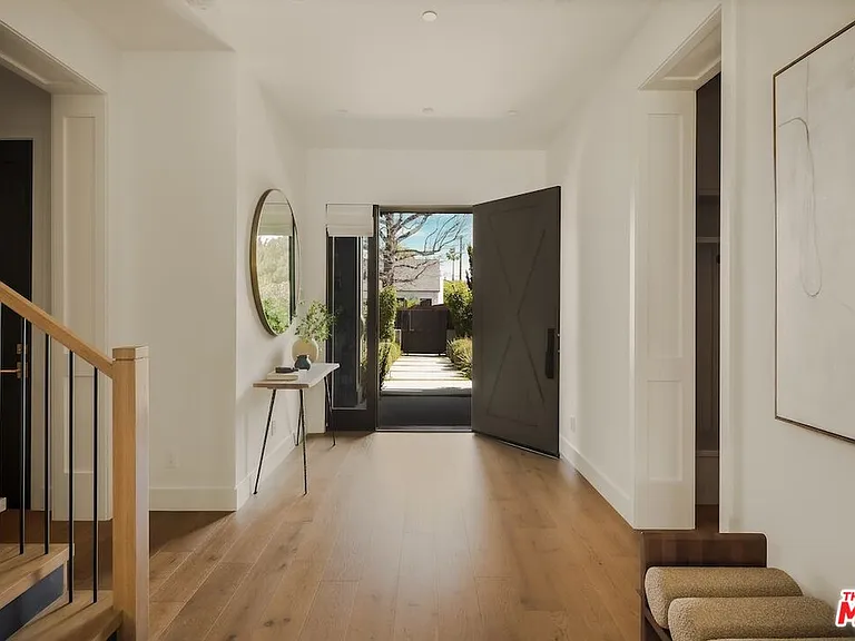 4261 Denny Ave — Photo 9