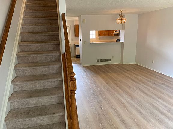 New floor, pass through bar to kitchen