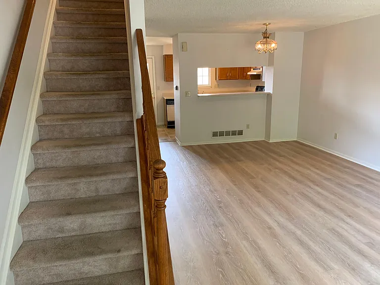 New floor, pass through bar to kitchen