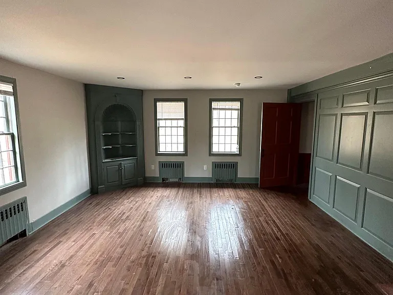 2860 Whitney Ave #1 — Photo 4