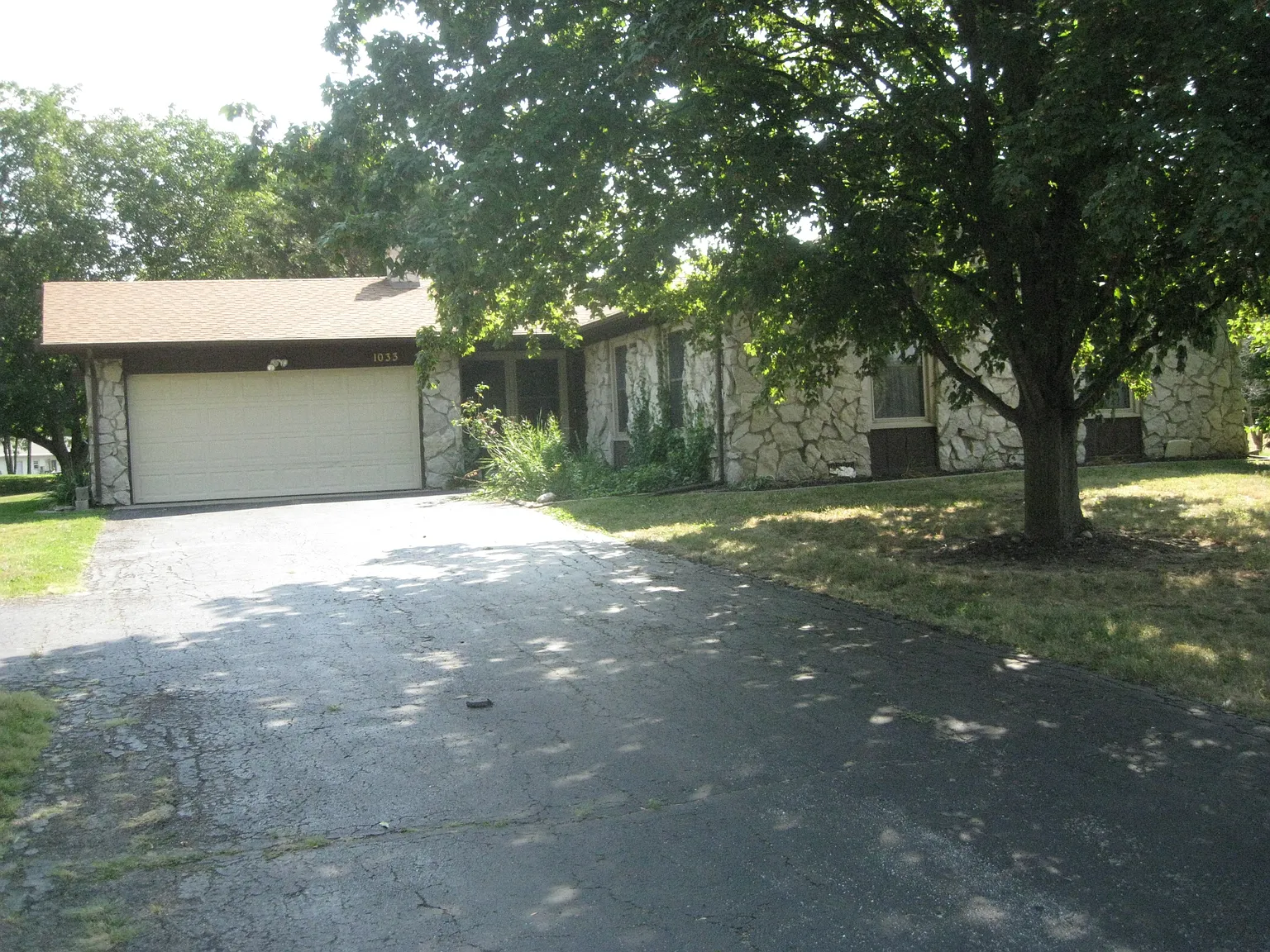1033 Sheffield Dr photo 1