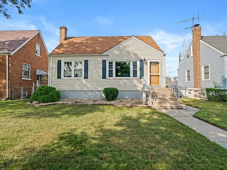 3747 Henry Ave — Photo 1