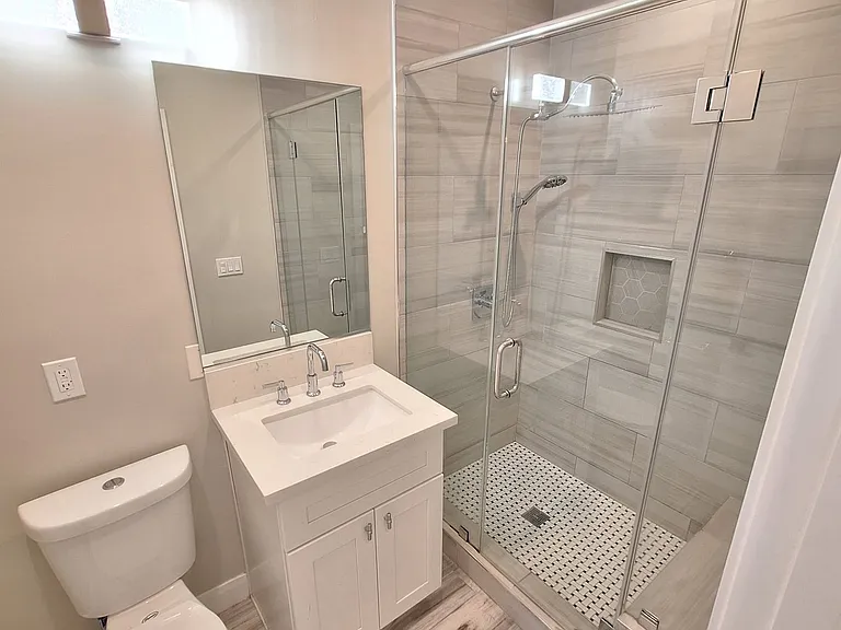 13611 Vanowen St #15 — Photo 25