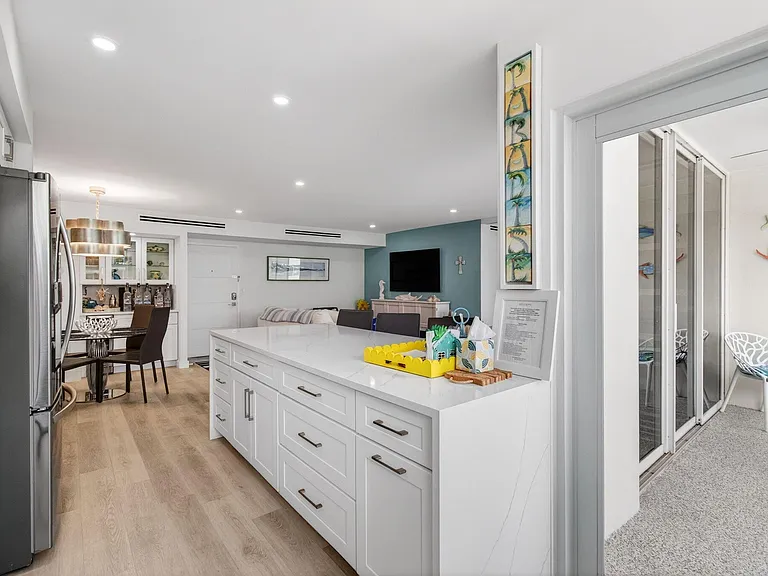 1236 Hillsboro Mile Bch #406 — Photo 33