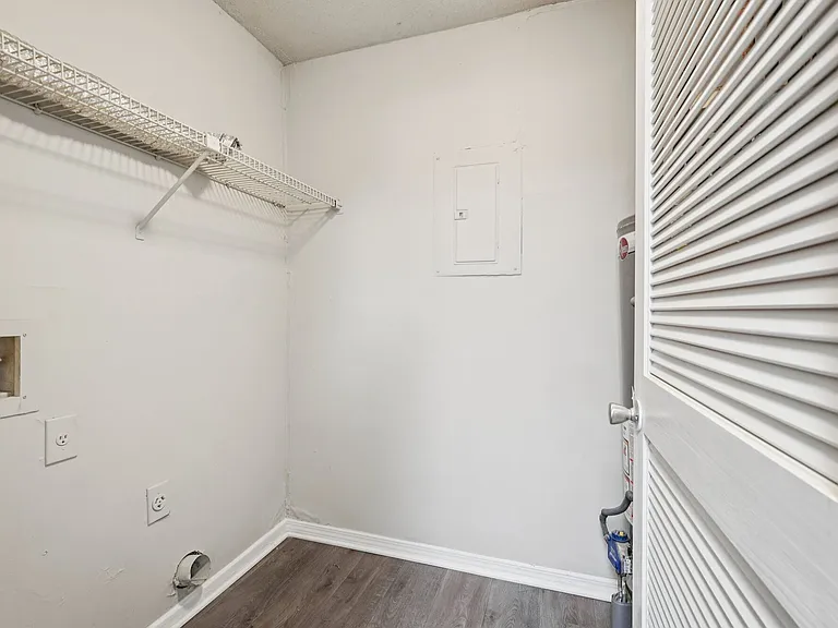 Polo Club Apartments — Photo 14