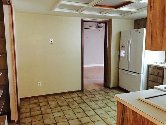 3rd image of 889 Woodgate Trl