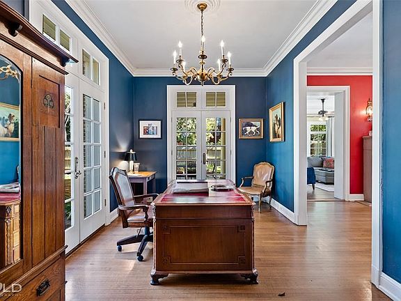 5th image of 906 Wilkinson St