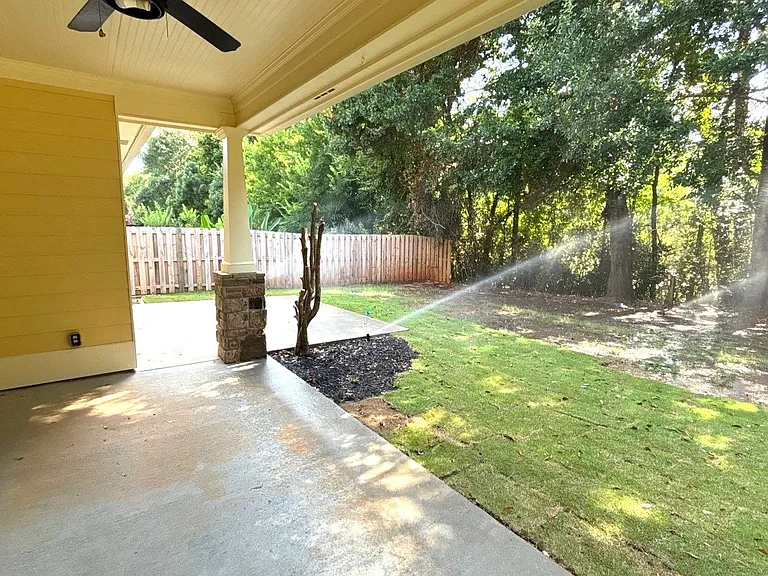 1018 Silver Lake Dr — Photo 45
