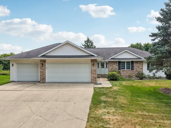 210 Pinnacle Dr, Lake Mills, WI 53551
