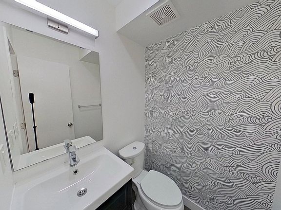 5th image of 818 N Van Ness Ave APT 6