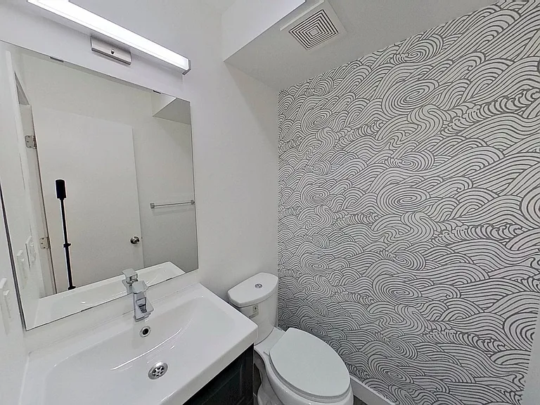 818 N Van Ness — Photo 7