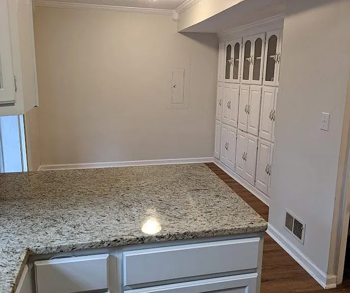 485 Woodview Dr — Photo 6