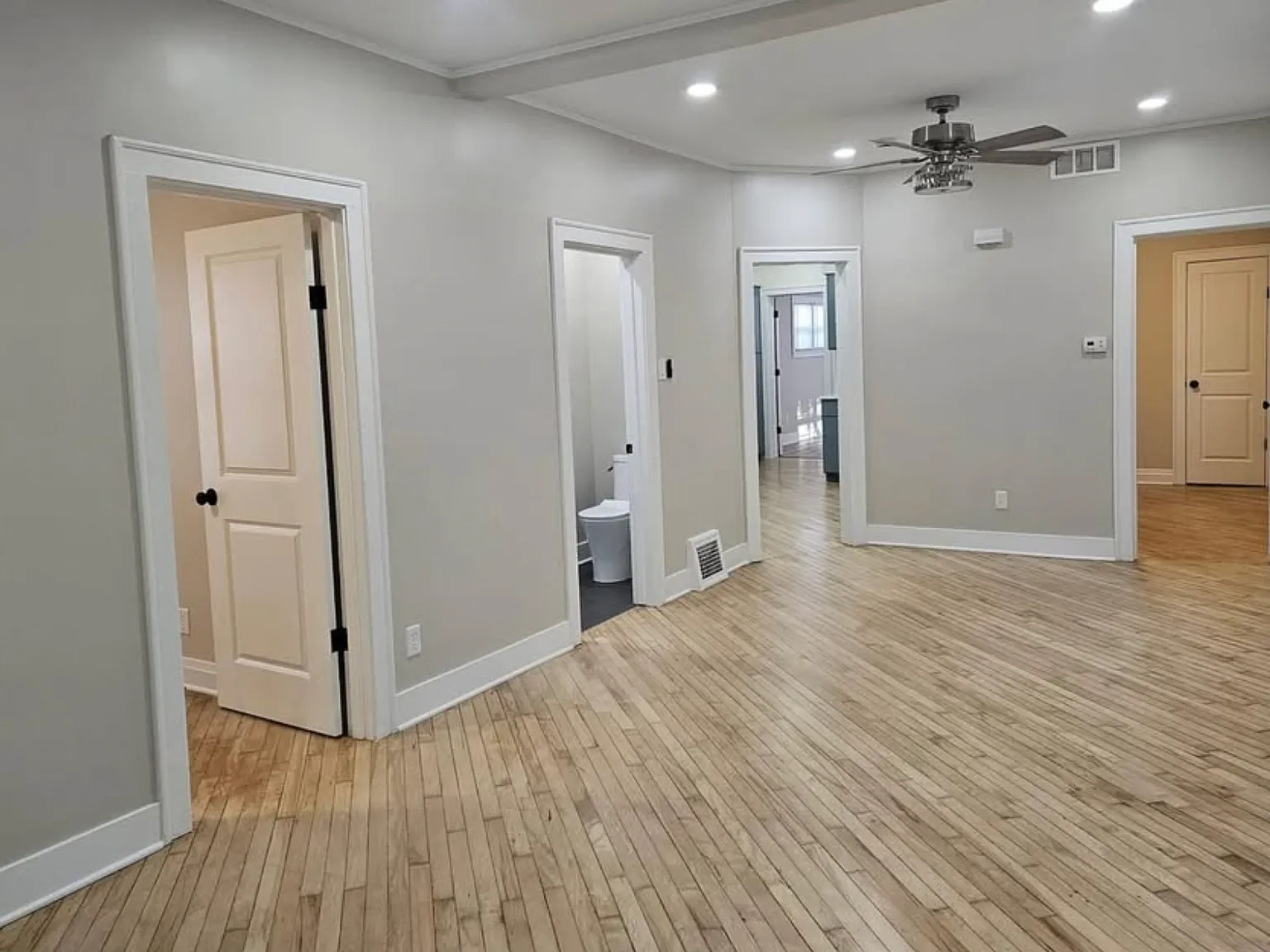 3 bed, 960 sqft, $1,900 — Photo 3