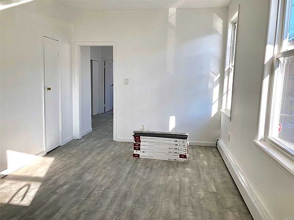 4th image of 12218 22nd Ave
