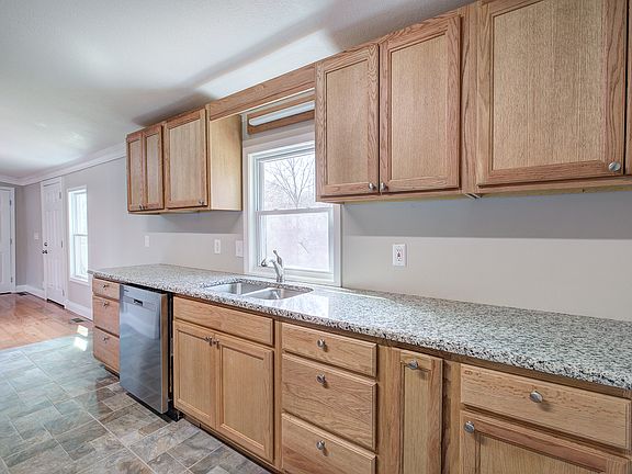 5th image of 838 Spring Place Rd