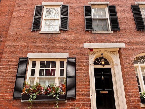 2nd image of 7 Acorn St