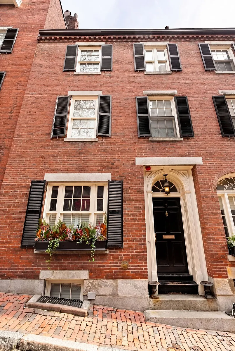 Building Photo - 7 Acorn St