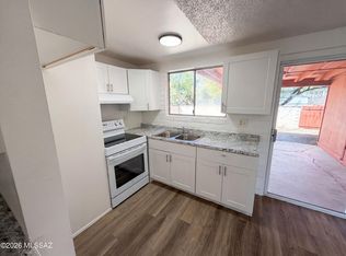 2704 S Lands End Rd, Tucson, AZ 85713