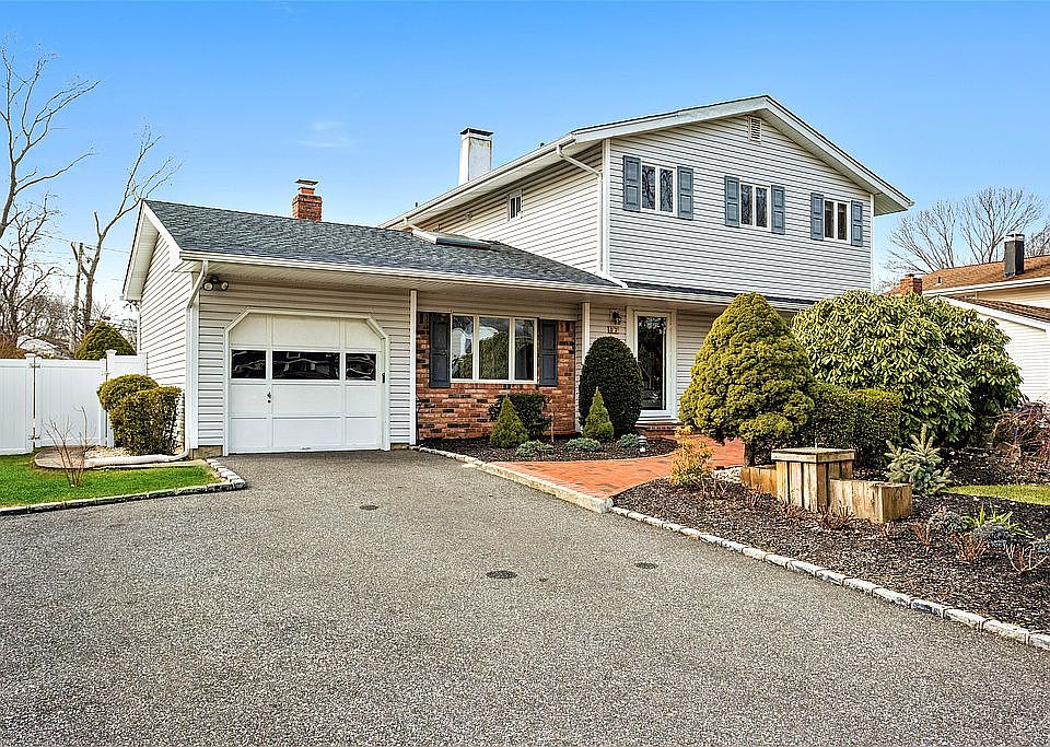 1st image of 27 Maureen Dr