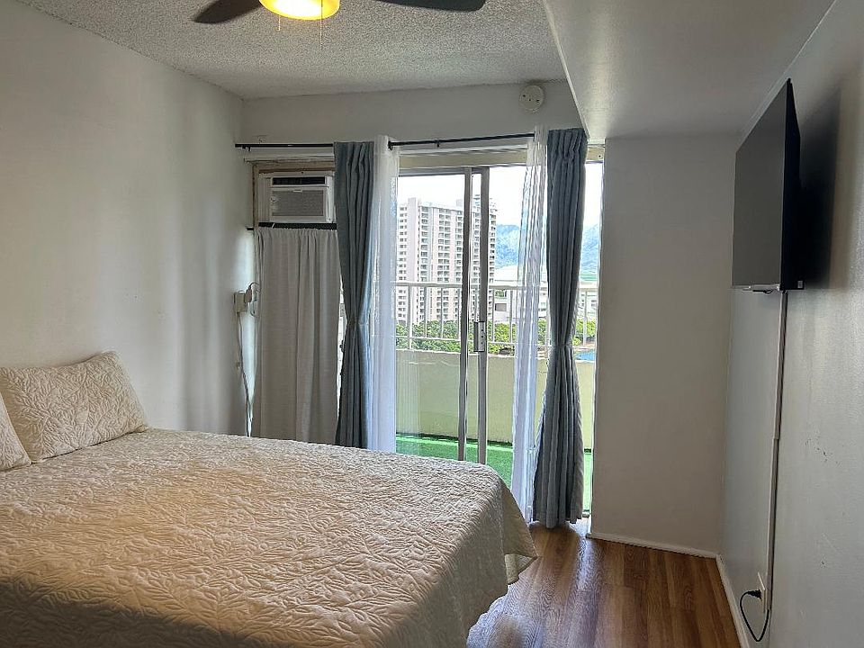 Cozy living area that looks out on to patio with Mountain view.