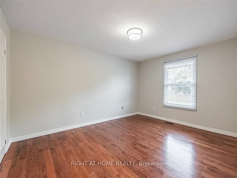 6913 Shelter Bay Rd #UPPER — Photo 18