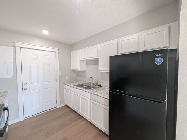 221 SW Eet St #0