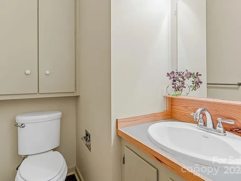Primary Bedroom's half bath