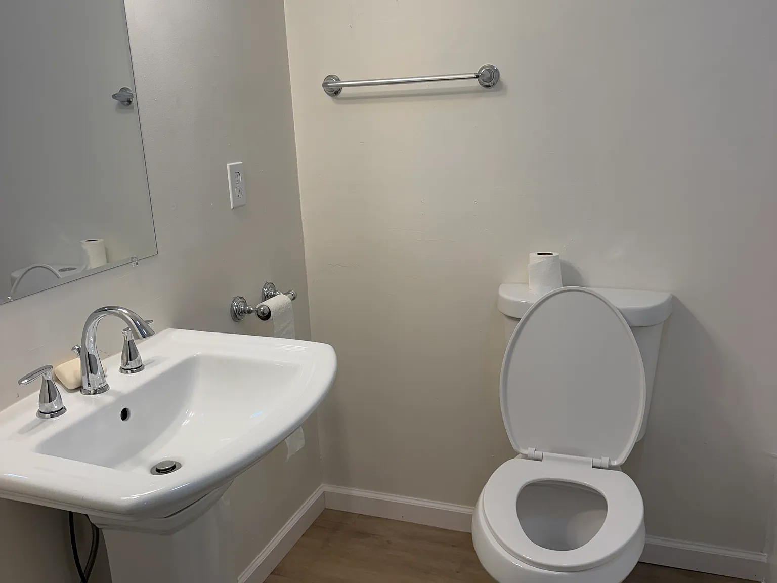 3 bed, 1160 sqft, $2,200 — Photo 1