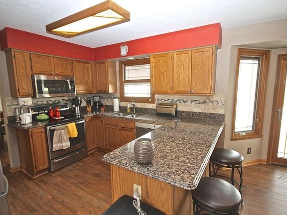 2nd image of 10116 Pendula Dr