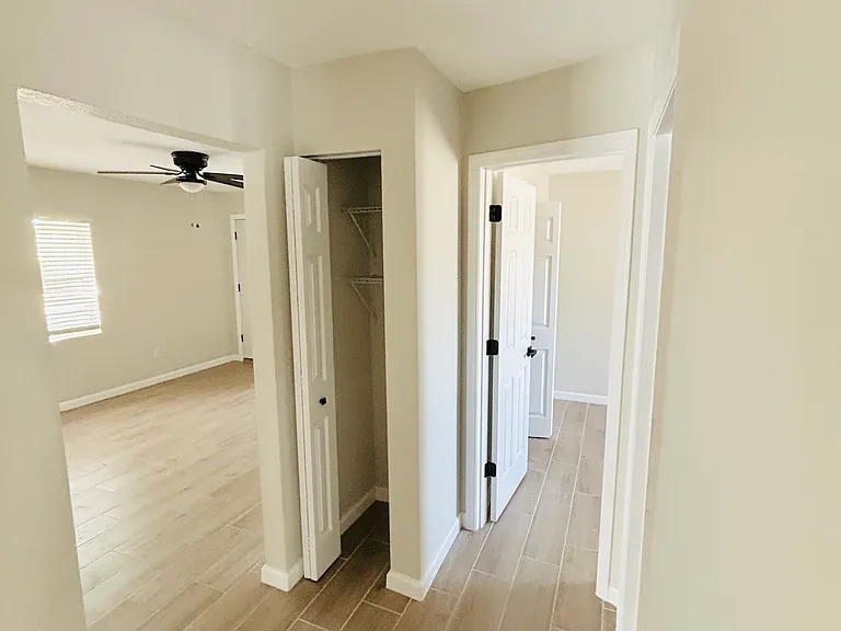 1145 Oakhill St — Photo 7