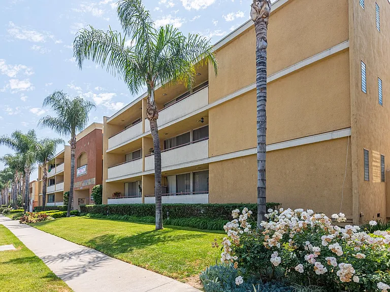 Terraces at the Oaks Apartments — Photo 55