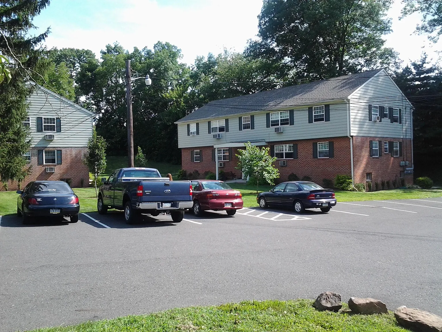 2 bed, 1.5 bath, 850 sqft, $1,550 — Photo 2