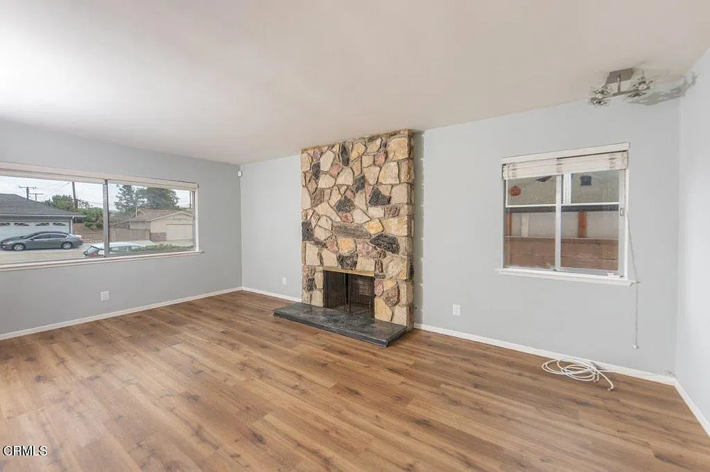 3 bed, 2.0 bath, 1304 sqft, $3,500 — Photo 4