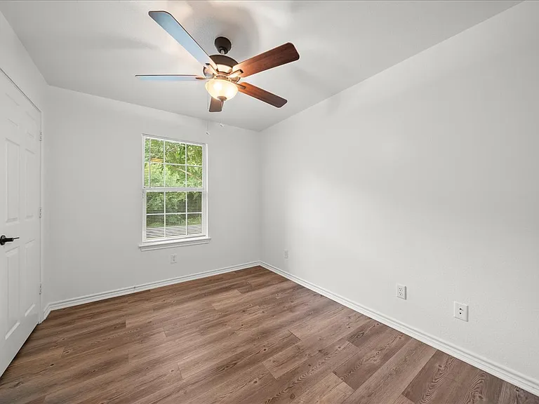 404 W Day St — Photo 18