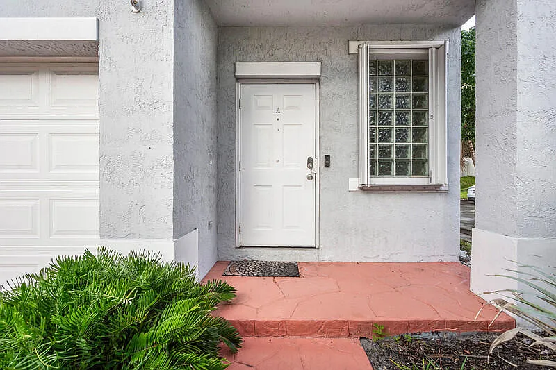 3 bed, 2.5 bath, 1592 sqft, $3,900 — Photo 3
