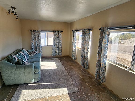 5th image of 995 E Silver Creek Drive